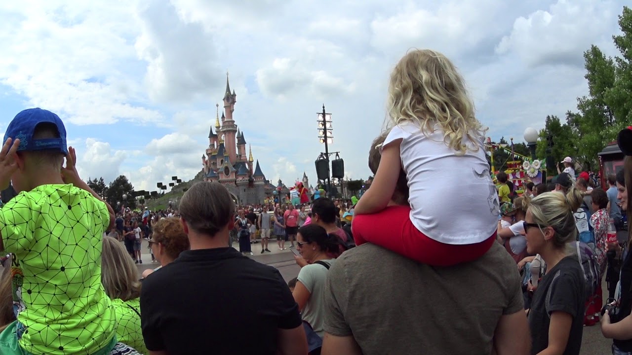 Disneyland 25 th anniversary parade jun18