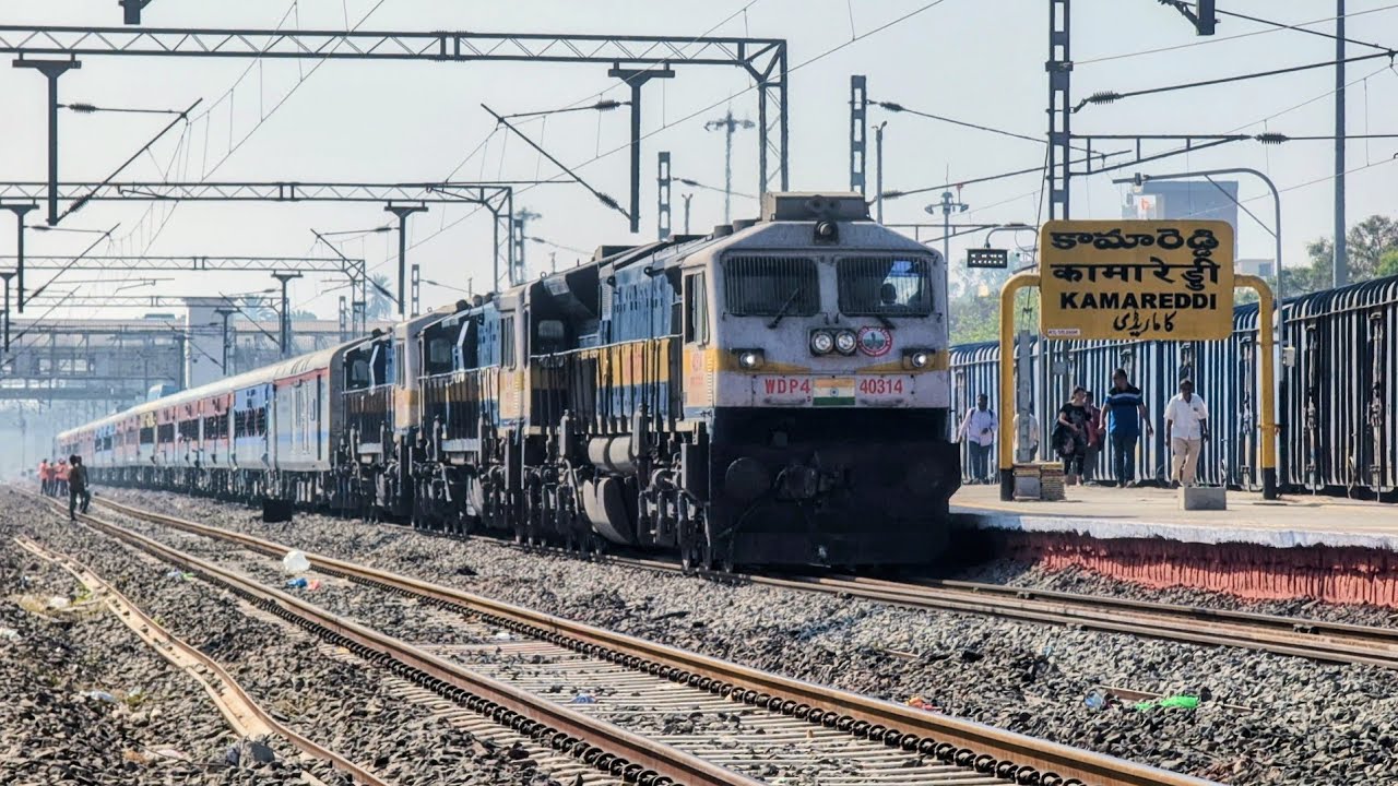 17641 Kacheguda - Narkher Intercity Exp with Triple Diesel Locomotive 