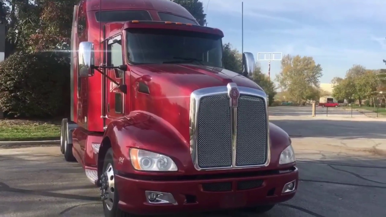 2012 Kenworth T660 Studio With Couch. Cummins! 18 Speed! One owner! Owner Op Spec's!  $52,950