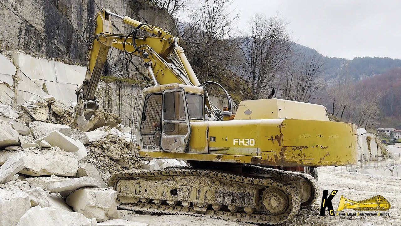 VINTAGE FIAT HITACHI FH300 Excavator Loading Mercedes Truck