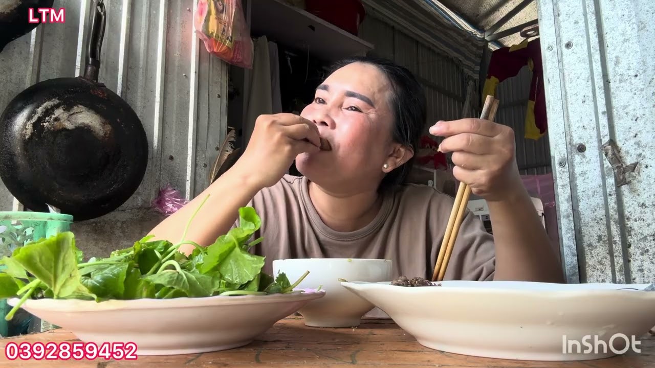 Buổi cơm sáng của em Loan