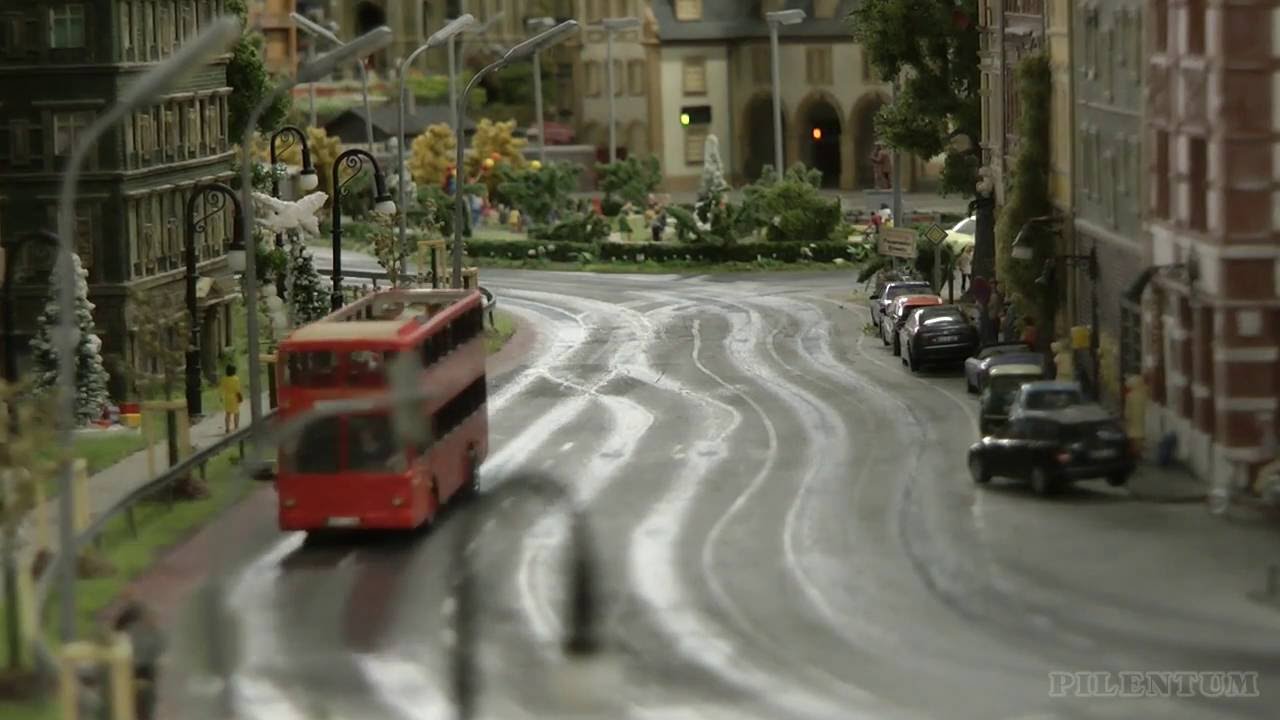 The City Edge Layout Model Railroad with amazing Miniature Cars in HO scale