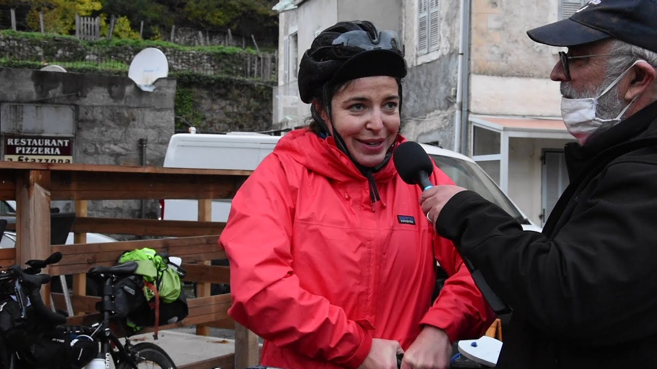 RADIO CYCLO - micro trottoir au village de Ghisoni - km180 #bikingmanCorsica