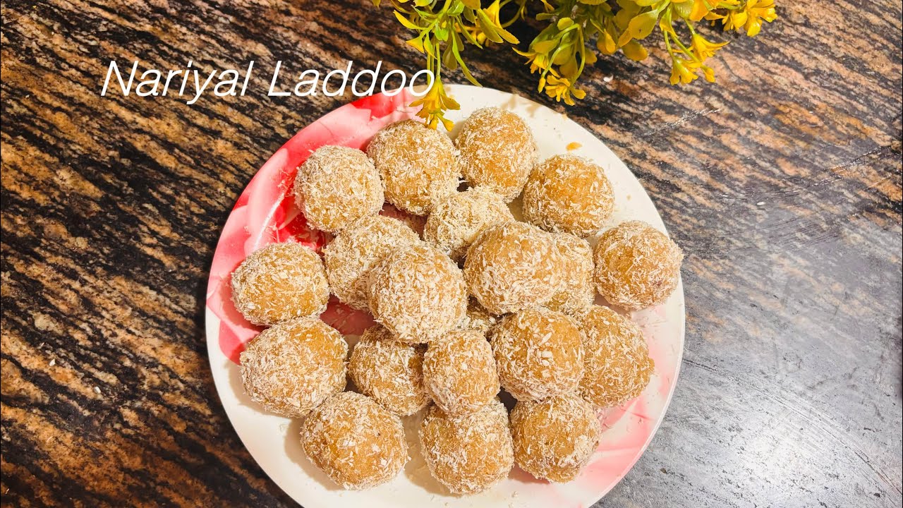 ताजे नारियल का लड्डू।Nariyal Laddoo #mithai #soft #simle #viralvideo #biharirasoimagic 