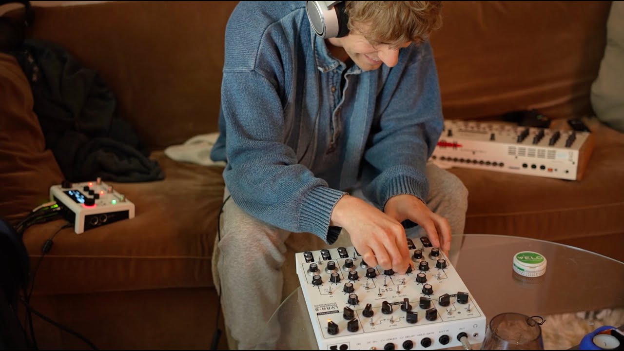 Lyra 8 Experimentation in Stereo
