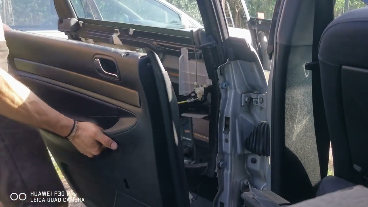 REMOVE DOOR PANEL REAR LEFT AUDI A4 B5 / demontare panou usa stanga spate audi a4 b5