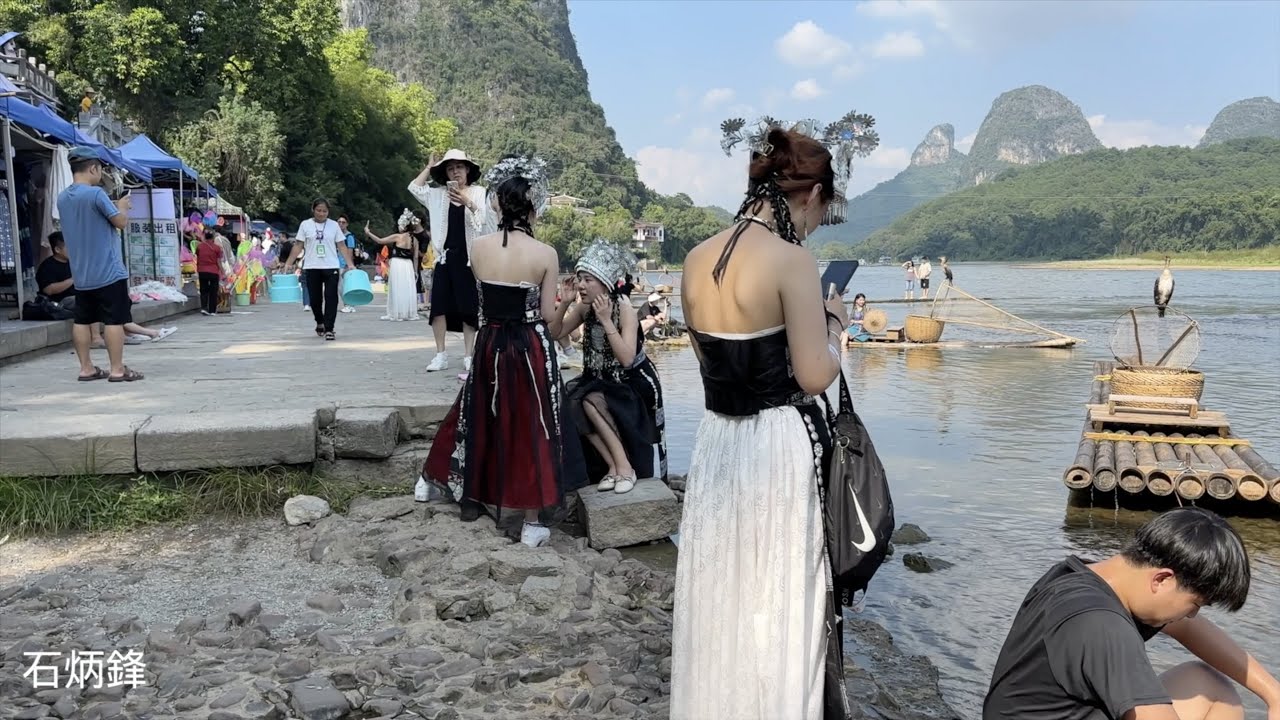 熱門旅遊城市的一家景區倒閉了，一地灰塵。灕江山水風景優美