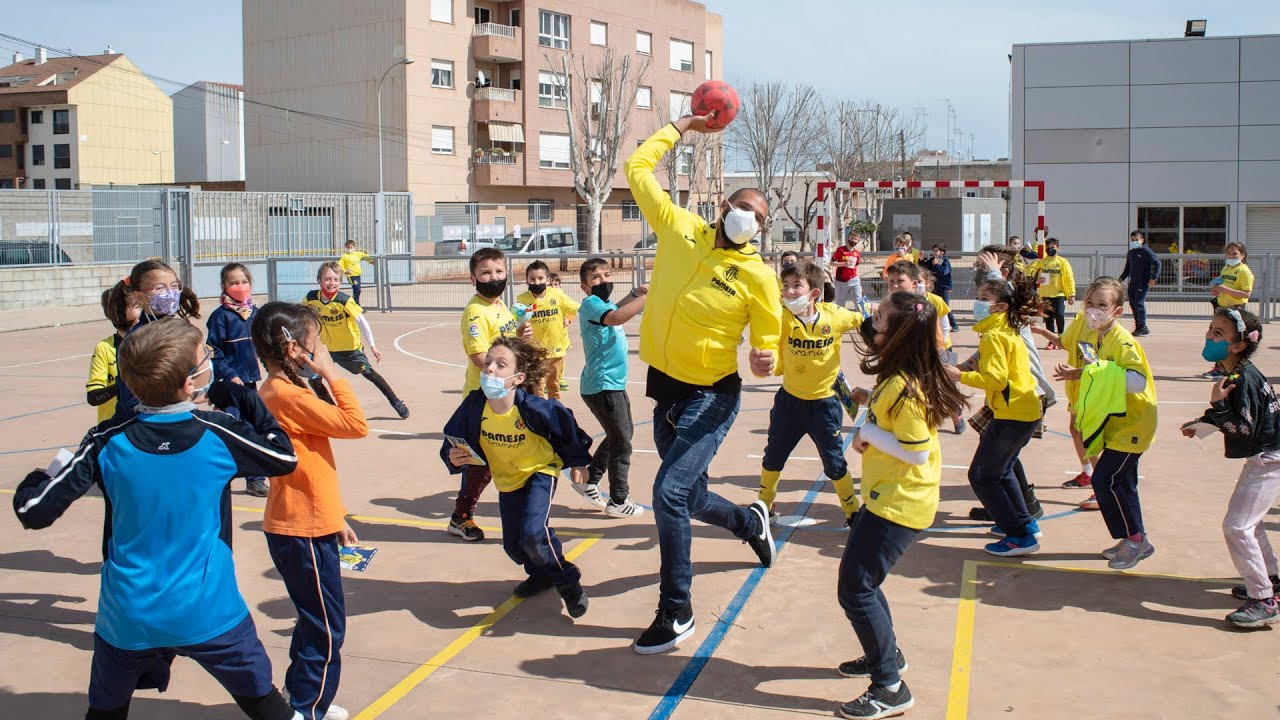 Étienne Capoue visita el CEIP José Soriano de Vila-real