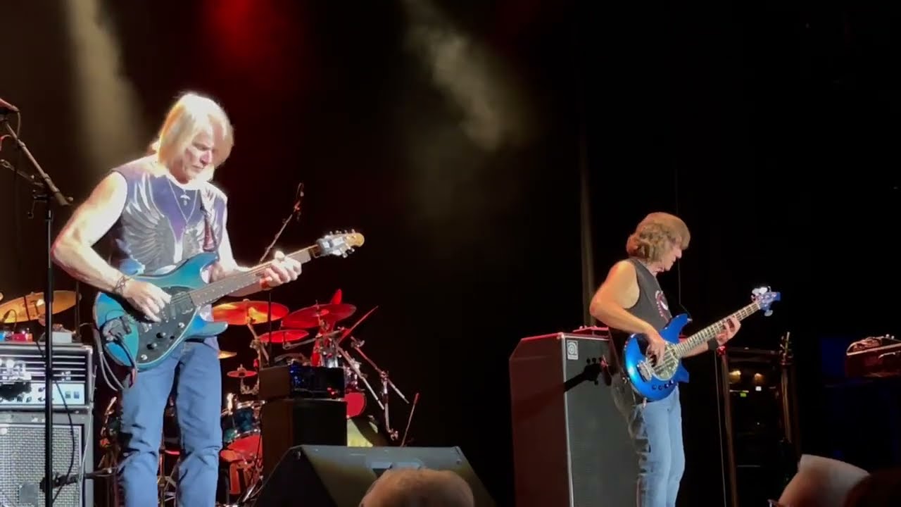 STEVE MORSE BAND Performs JOHN DEERE LETTER With Awesome String  Picking at Capitol Thtr Clearwater