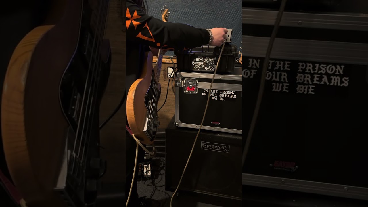SNK THVnderCr4cker Ampeg V4 Amp - Bass Demo