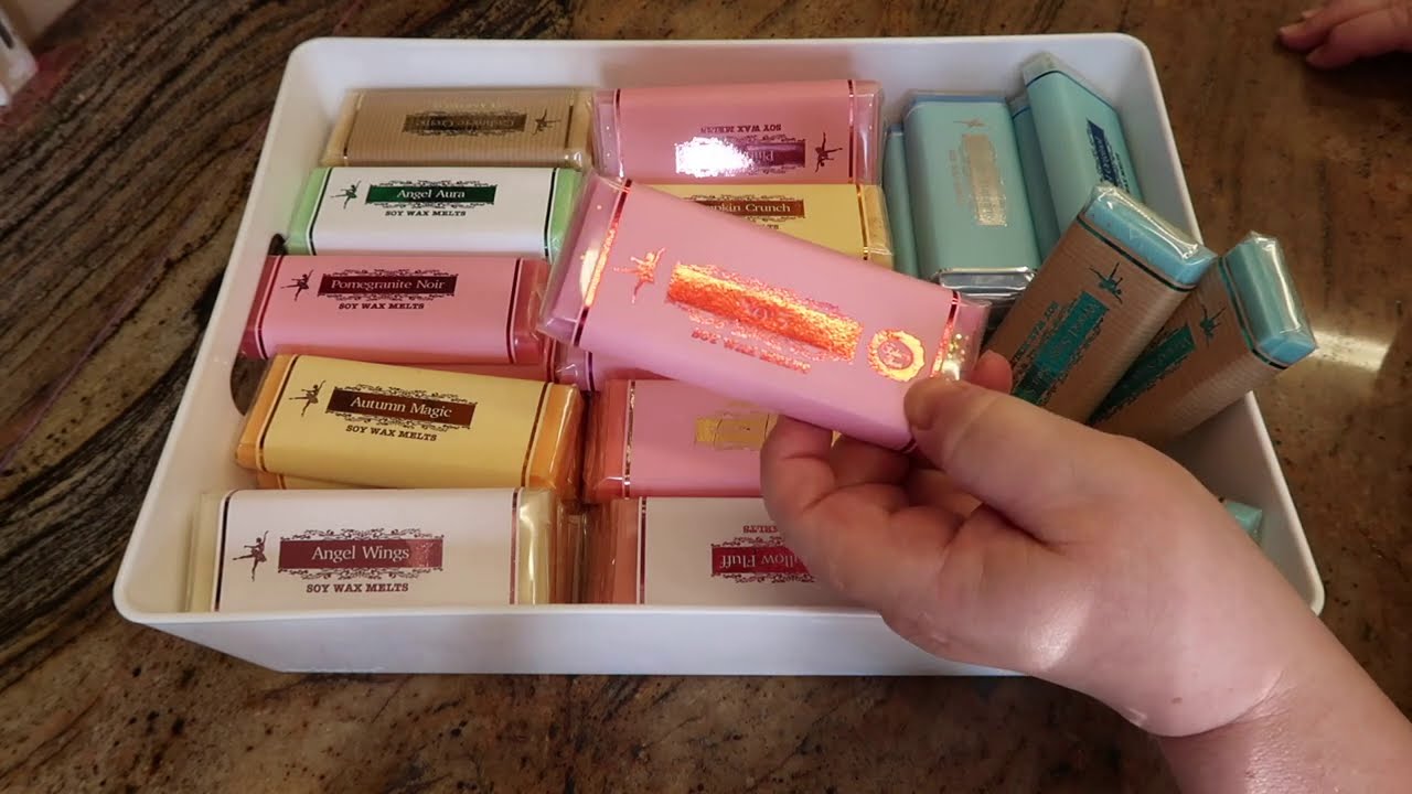 Packing A Wholesale Wax Melt Order - Edens Secret