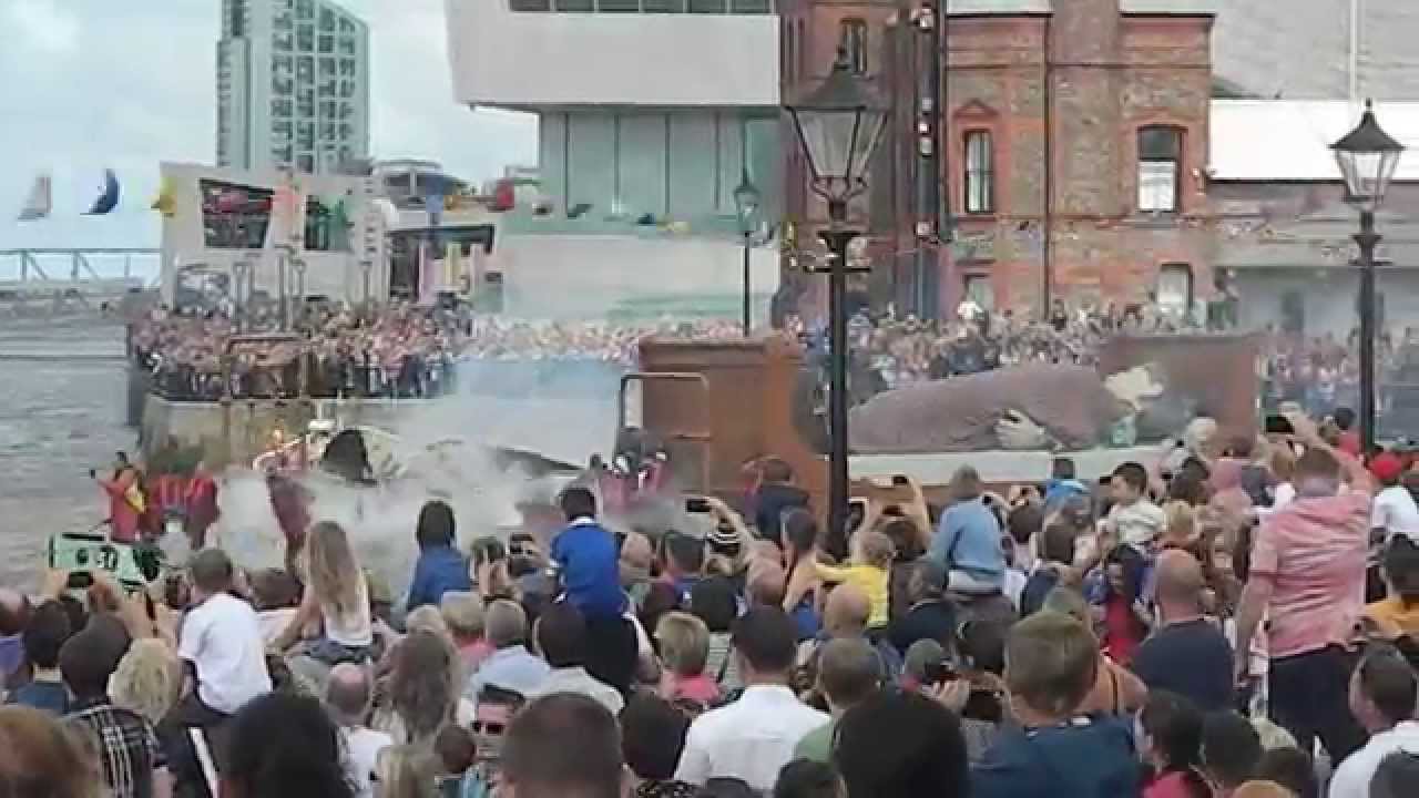 'Nanna' & 'Little Girl' Giants Leave the Liverpool Docks 2014-Royal de Luxe-Jean-Luc Courcoult