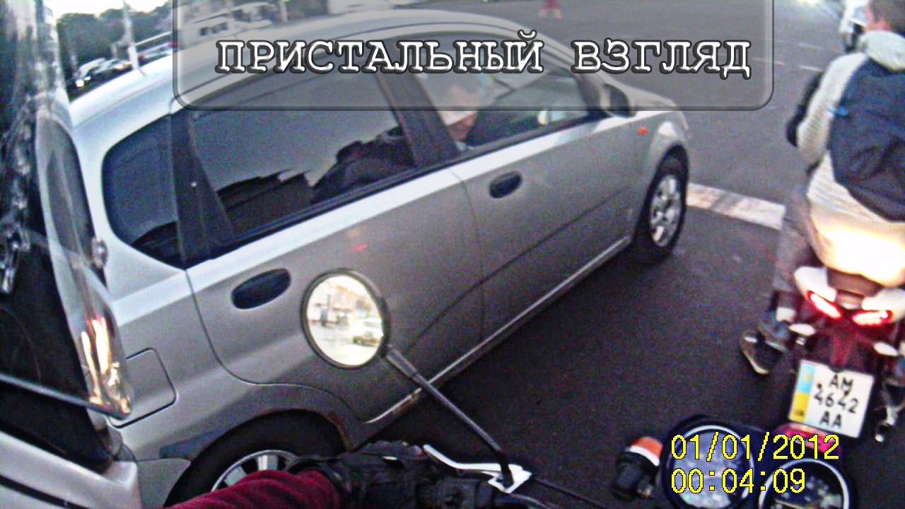Засмотрелся на мотоцикл | Автомобилист устроил гонки :)