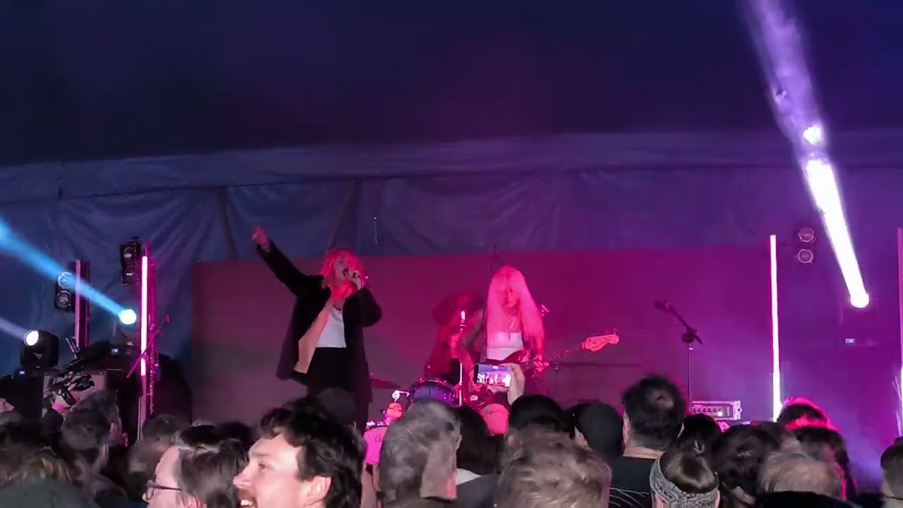 Lambrini Girls - Bad Apple - In the Meadows Festival 07/06/2025