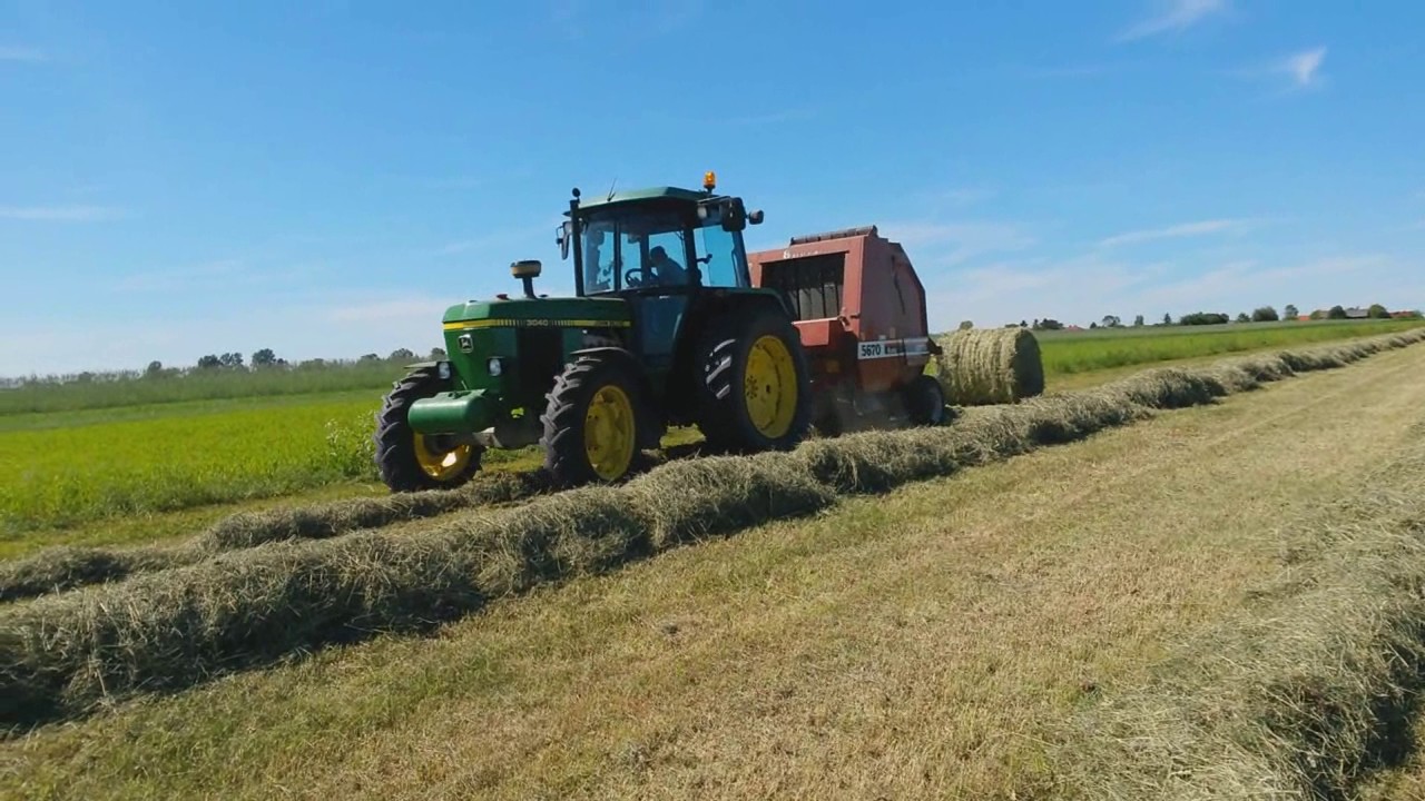 Sianokosy 2017 cz.3 Prasujemy Siano ||John Deere 3040 + Hesston 5670 Auto||