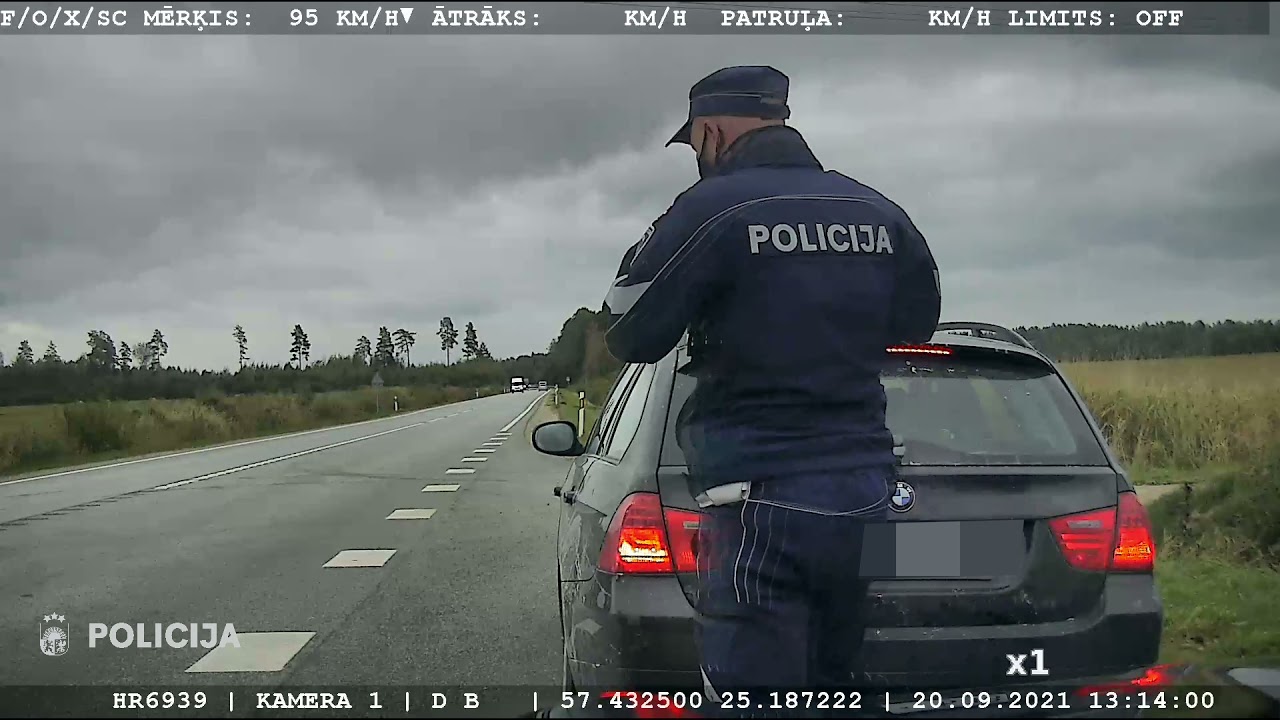 Septiņas stundas ceļu policijas automašīnā: noķerts dzērājšoferis un ātrumpārkāpēji