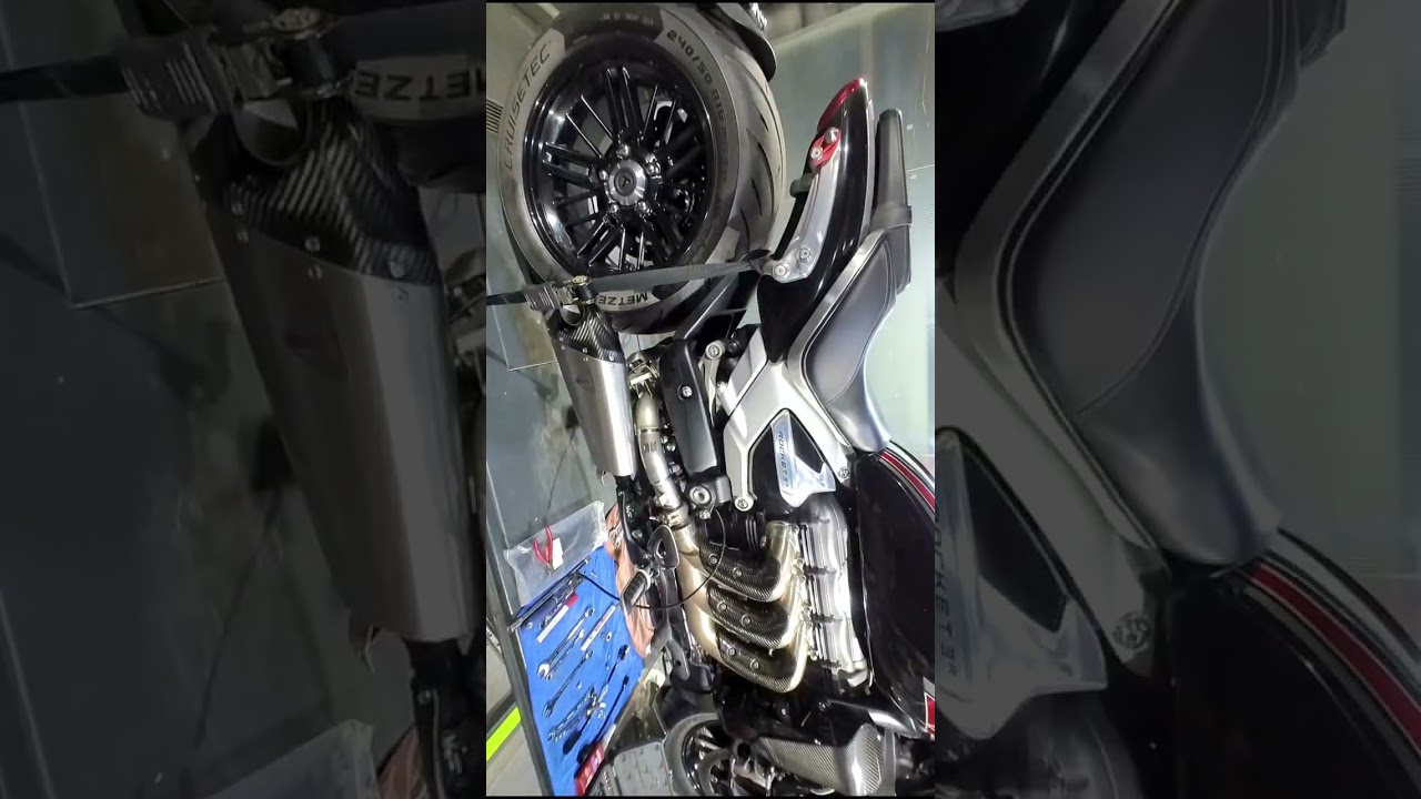 Triumph Rocket 3R New exhaust by Vanhool part lll