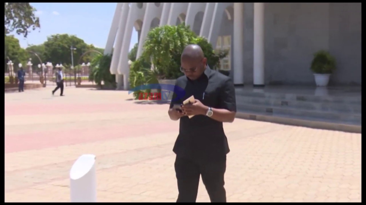 Abdallah Mtolea akiondoka bungeni baada ya kujivua ubunge wa Jimbo la Temeke (CUF)