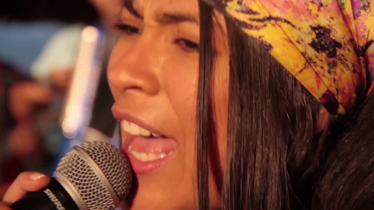 Karen Lizarazo - Y Por Eso Estoy Aquí (En Vivo)
