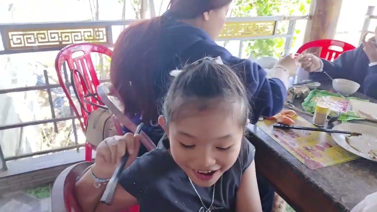 ĐẠI  GIA ĐÌNH ĐI ĂN  UỐNG NHÀ  HÀNG BIỂN  NHỚ Ở  PHÙ  MỸ BÌNH ĐỊNH  MÓN  RẤT LÀ  NGON...02-P1