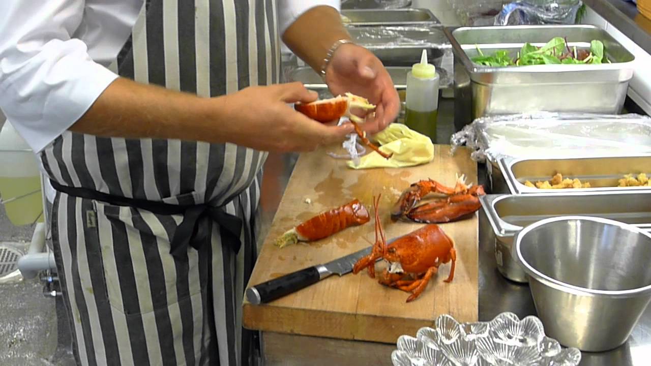 Gustav Trägårdh makes a dish at Sjömagasinet