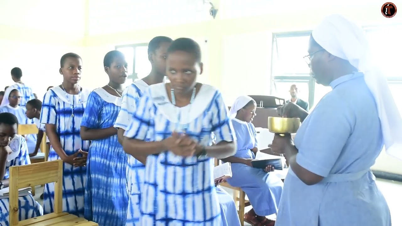 KARIBU MOYONI MWANGU LEO YESU WANGU MPENZI, NI KWAYA YA WANAFUNZI YA WASICHANA YA SR PAULIN BOMMER