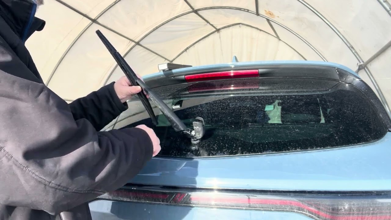 Dodge Hornet Rear Windshield Wiper Replacement 