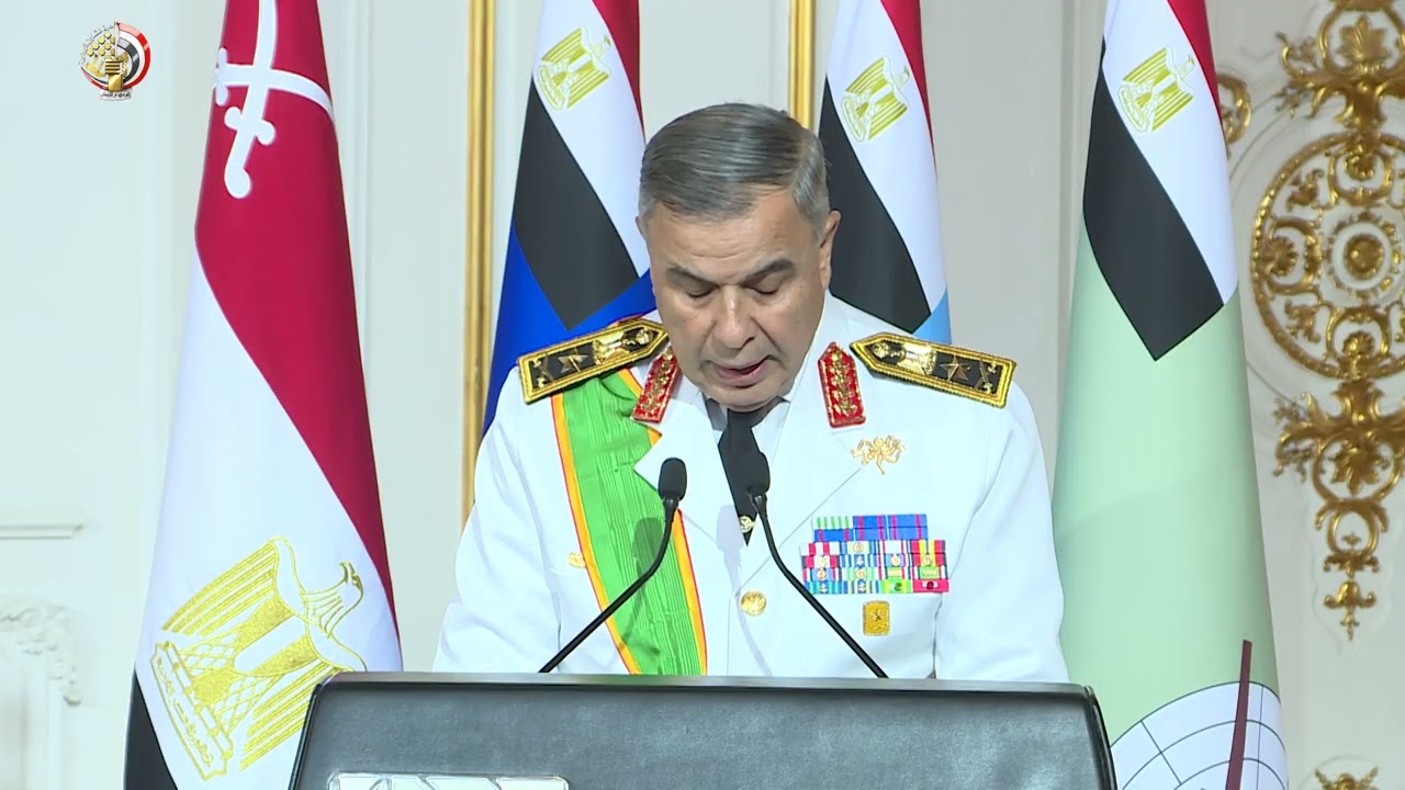 الفريق أول عبد المجيد صقر  يكرم قادة القوات المسلحة الذين أوفوا العطاء بالقوات المسلحة‎