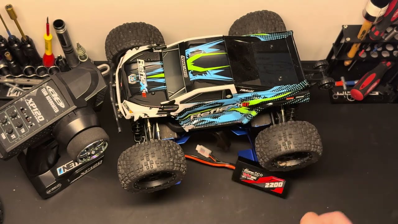 FornellsRC Hjulkalender lucka nr 8: Team Associated Reflex 14MT Monster Truck RTR.