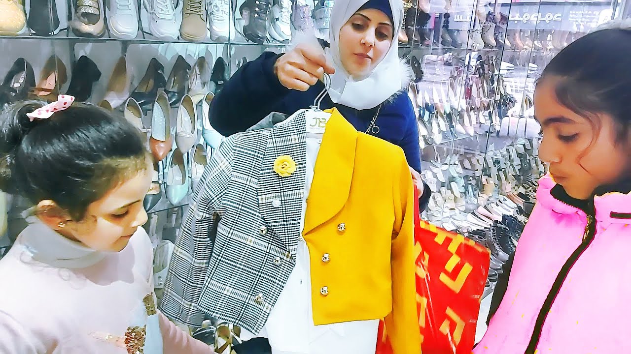 لما بنتك تخديها معك على السوق وتجبيلها ملابس عشان عندكم العرس 💃