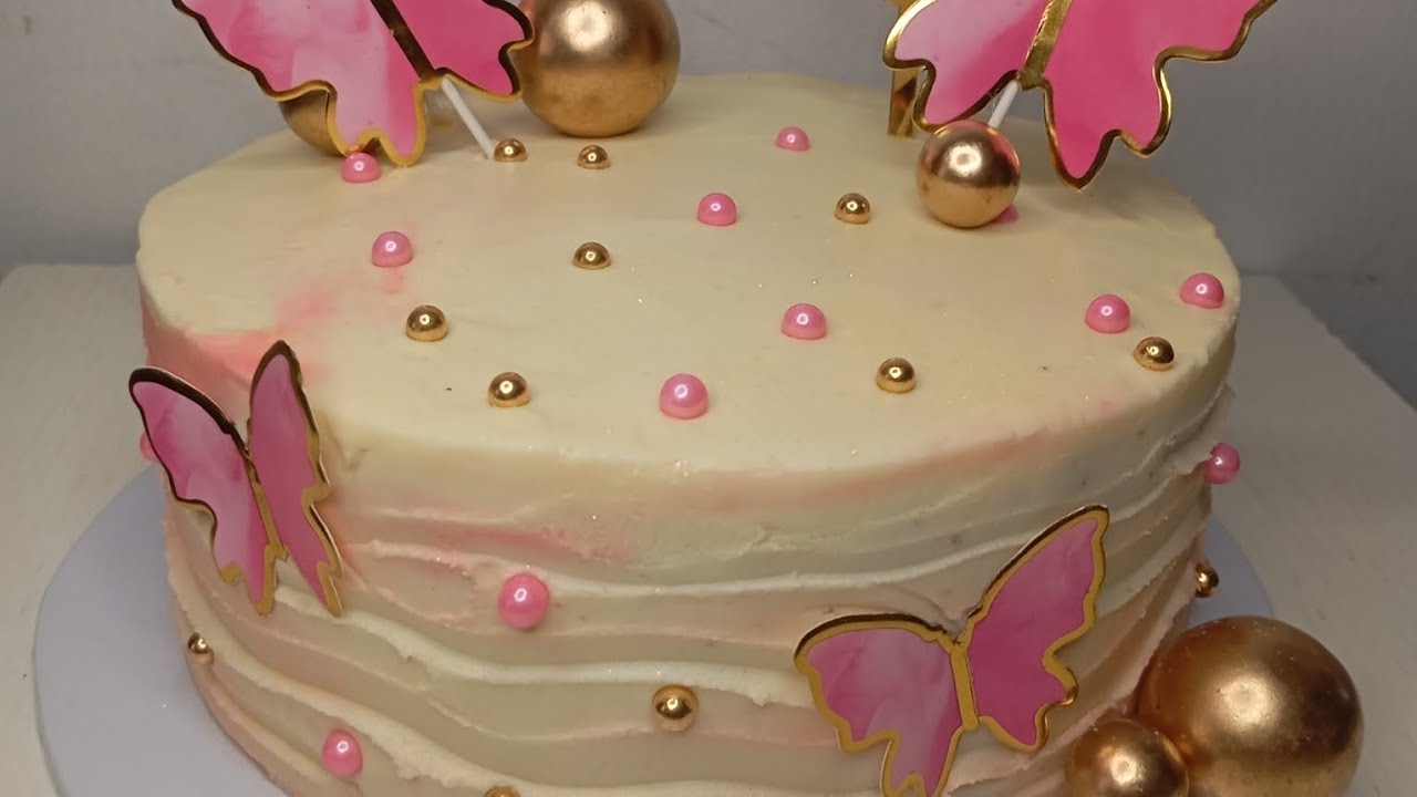 Beautiful cake decoration 😊