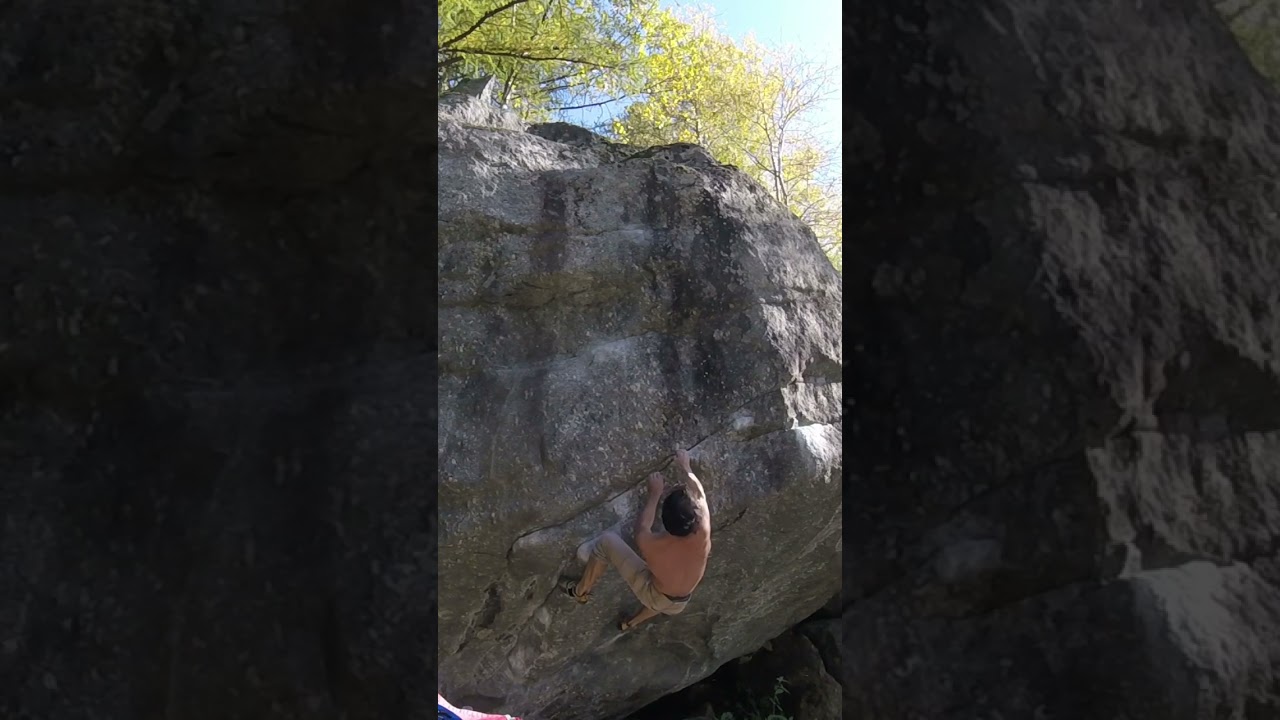 Grinnonno (7C+) La collinetta, Val Masino #rockclimbing #climbing #bouldering #boulder