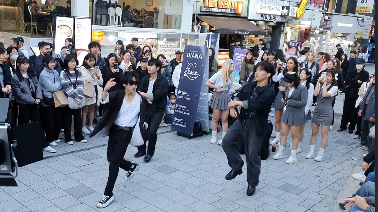 [STREET ARTIST] DIANA. WITH HYUNJIN. HONGDAE BUSKING. 231021.