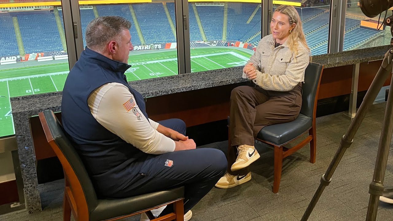 Chatting with HC Mike Vrabel before the Patriots Divisional Round 