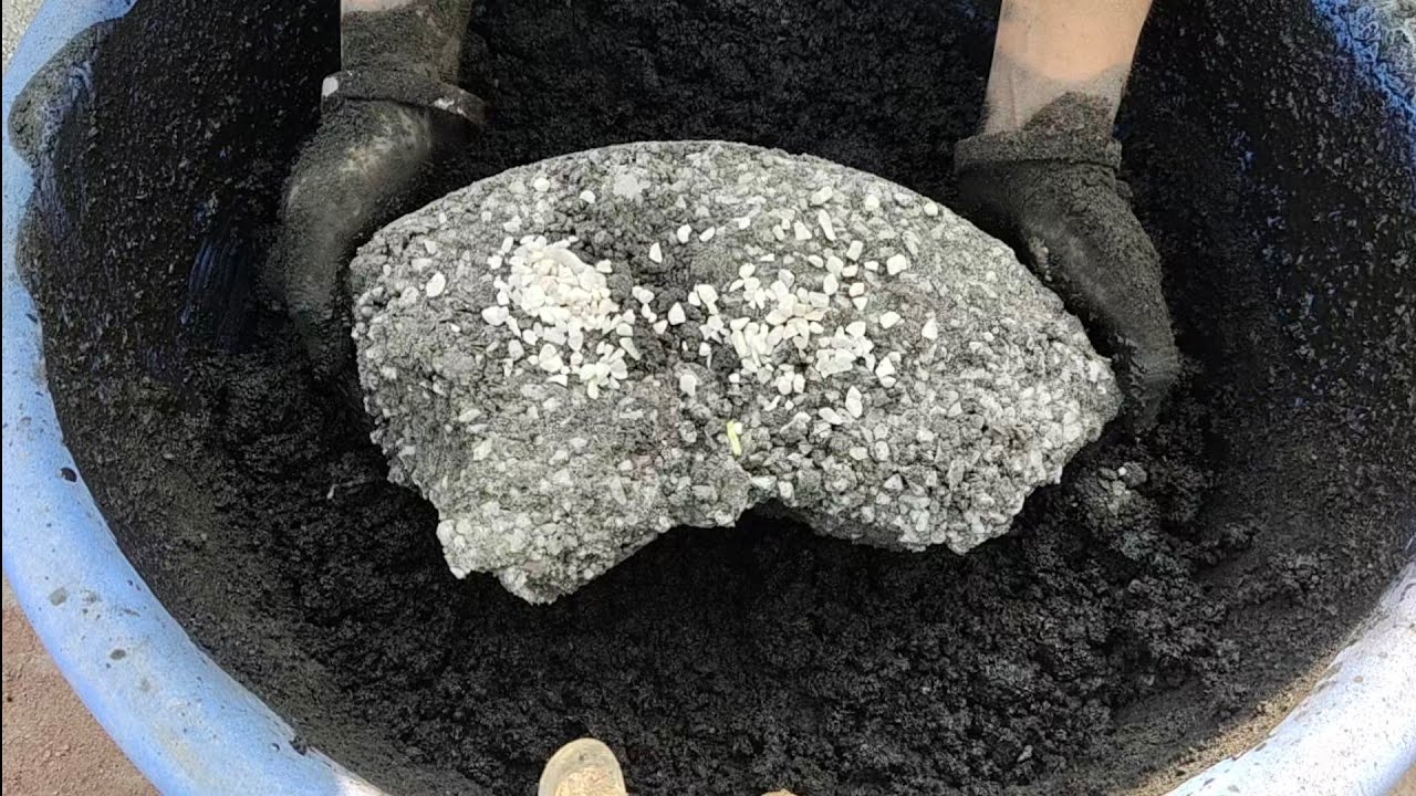 ASMR - Pure charcoal with white stones crumbling in lots of water 💦 @As_Asmr