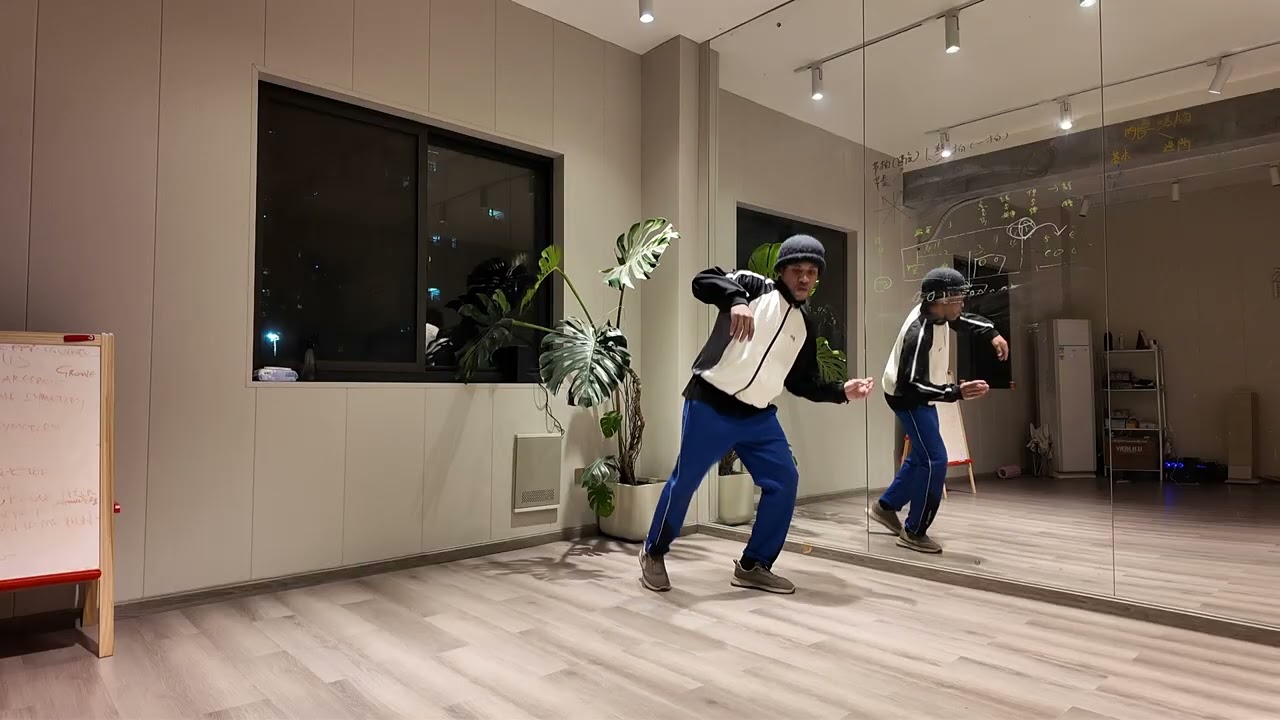 BOUNCE CREATIVE. GRAVITY ACCENT