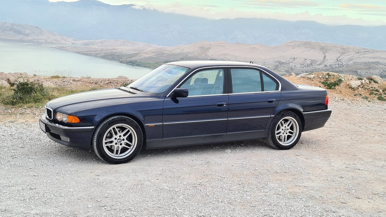 Relaxing Christmas drive and short introduction 4K  2001 BMW 735i V8