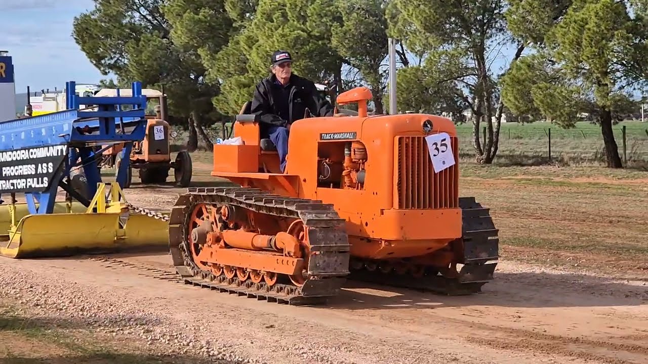 Track Marshall 55 1960 driven by Ian Kirchner from Narridy, Mundoora Vintage Tractor Pull