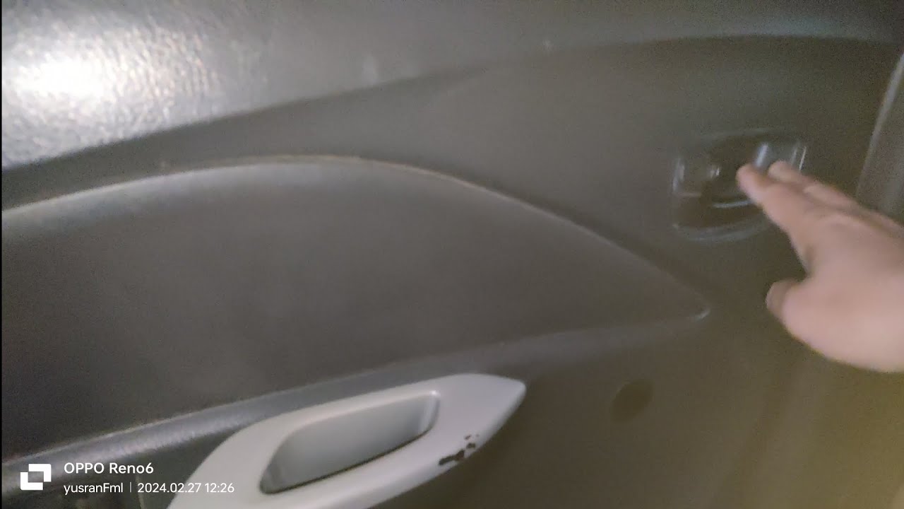 Pintu mobil tidak bisa di buka dari dalam