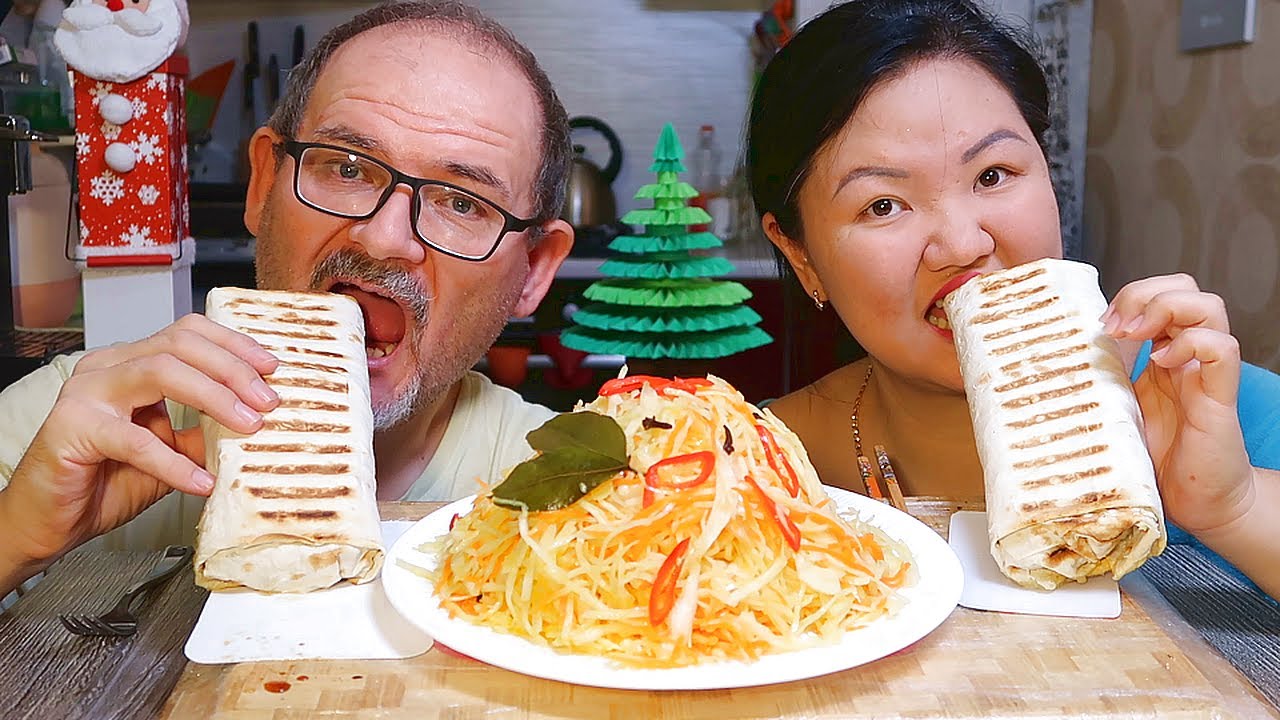 Мукбанг Шаурма и острая капуста / Наши дети едят корейские салаты?/ Mukbang Kebab and spicy cabbage