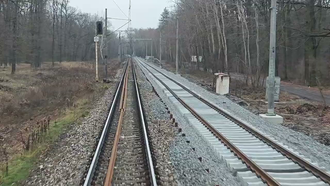 Modernizácia železničnej trate Kúty - Břeclav. Začala montáž koľají. December 2024 (pohľad z vlaku)