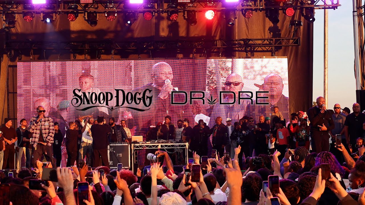 Dr. Dre and Snoop Dogg perform together at the TDE Christmas Concert in the Nickerson Gardens #watts