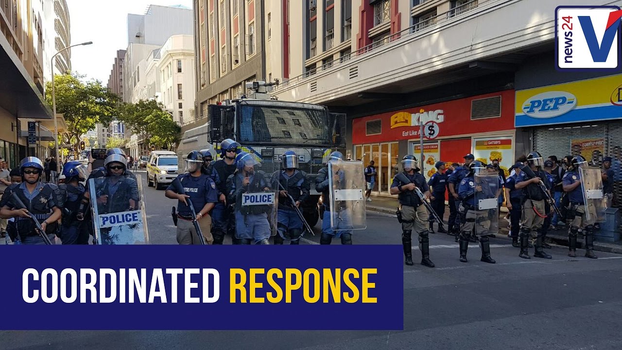 Police disperse students with rubber bullets