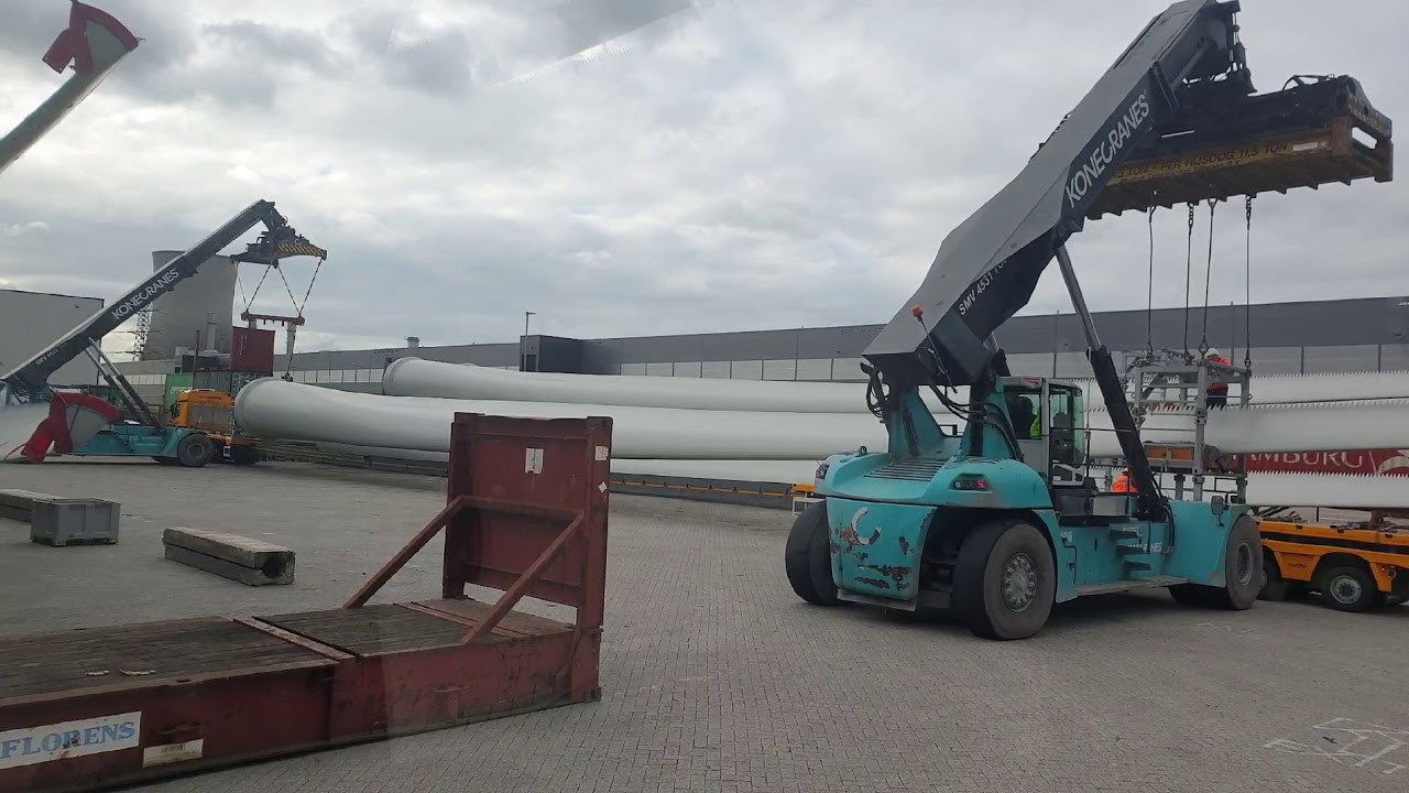Two KoneCranes lifting wind turbine blades in the Dutch port of Moerdijk CCT #crane #windturbine