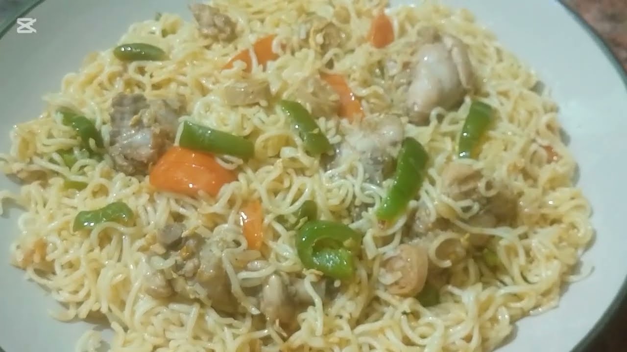 রেস্টুরেন্ট স্টাইলে চিকেন নুডুলস রেসিপি।  Restaurant style chicken noodles recipe. 