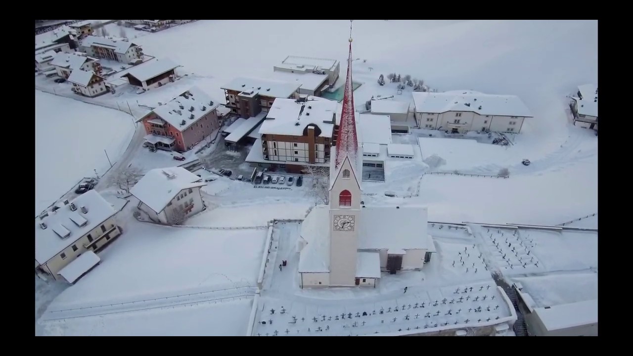 Paese di Lutago a Bolzano dal drone