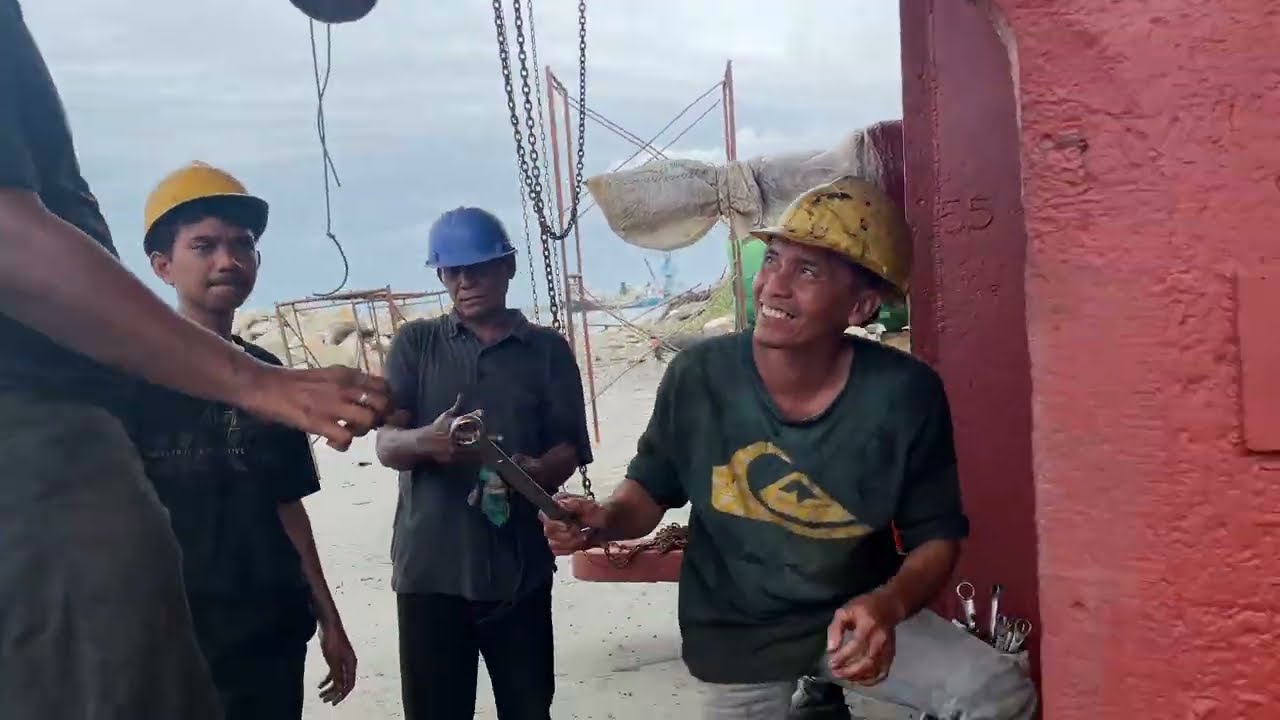 kayu poghout cuttles bearing kapal pandu siberut