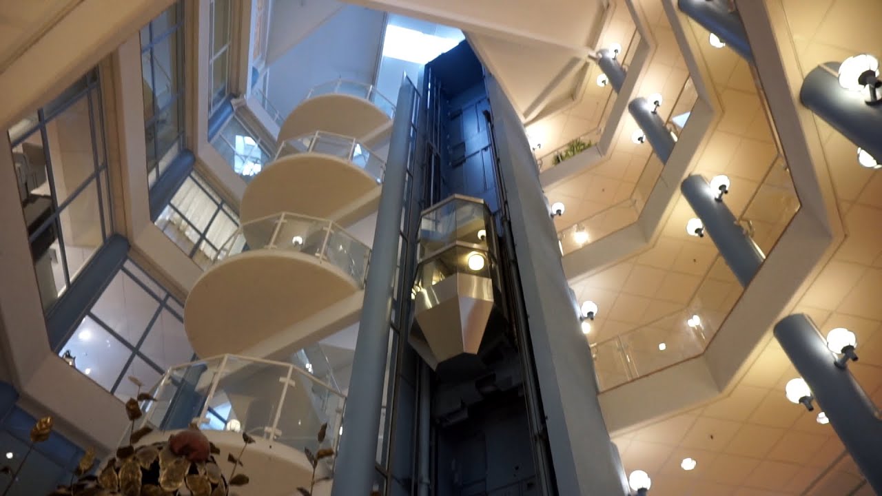 Scenic 1990 KONE roped hydraulic elevator @ Drottninggatan 16A, Eskilstuna, Sweden