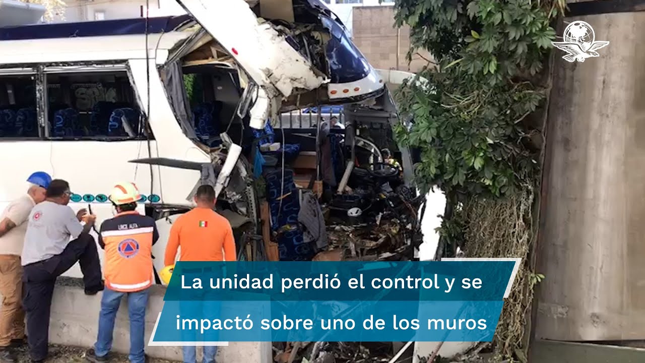 Choque de camión turístico en Periférico Sur deja al menos un muerto y 15 lesionados