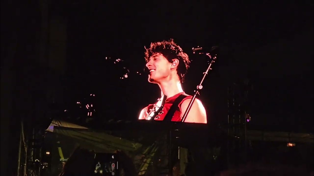 Shawn Mendes-On the road again tour, Chicago 10-8-25: 